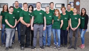 das team von kolumbus in den schmucken jubiläums-t-shirts